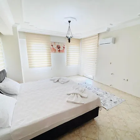 Pleasant And Central Flat With Jacuzzi And Private Pool In Appartement Fethiye